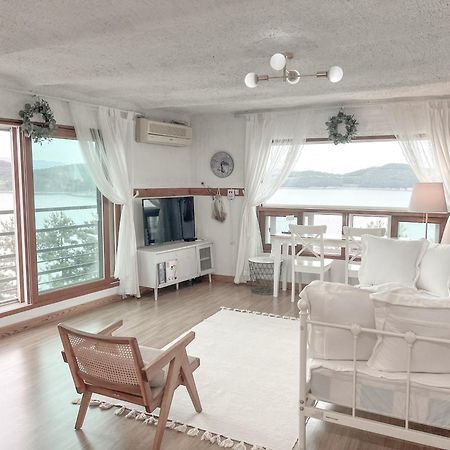 Country House Exclamation Mark & Comma Namhae Exterior foto