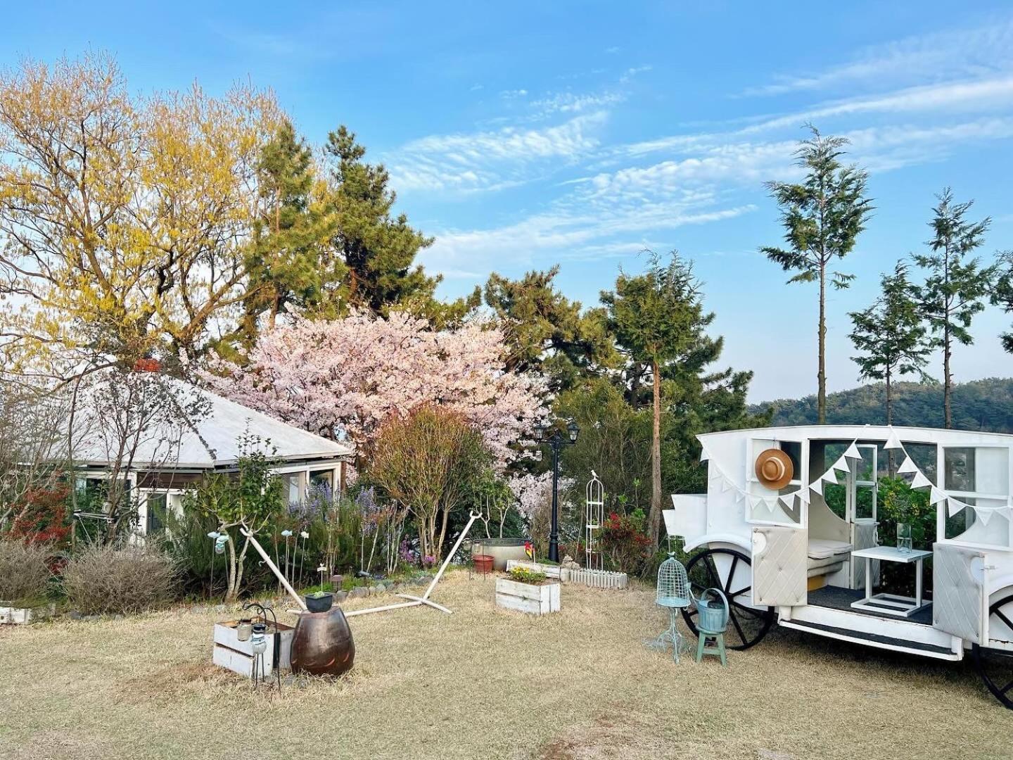 Country House Exclamation Mark & Comma Namhae Exterior foto
