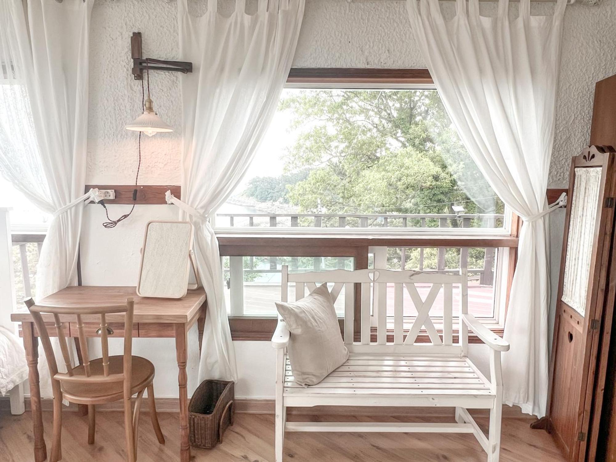 Country House Exclamation Mark & Comma Namhae Exterior foto