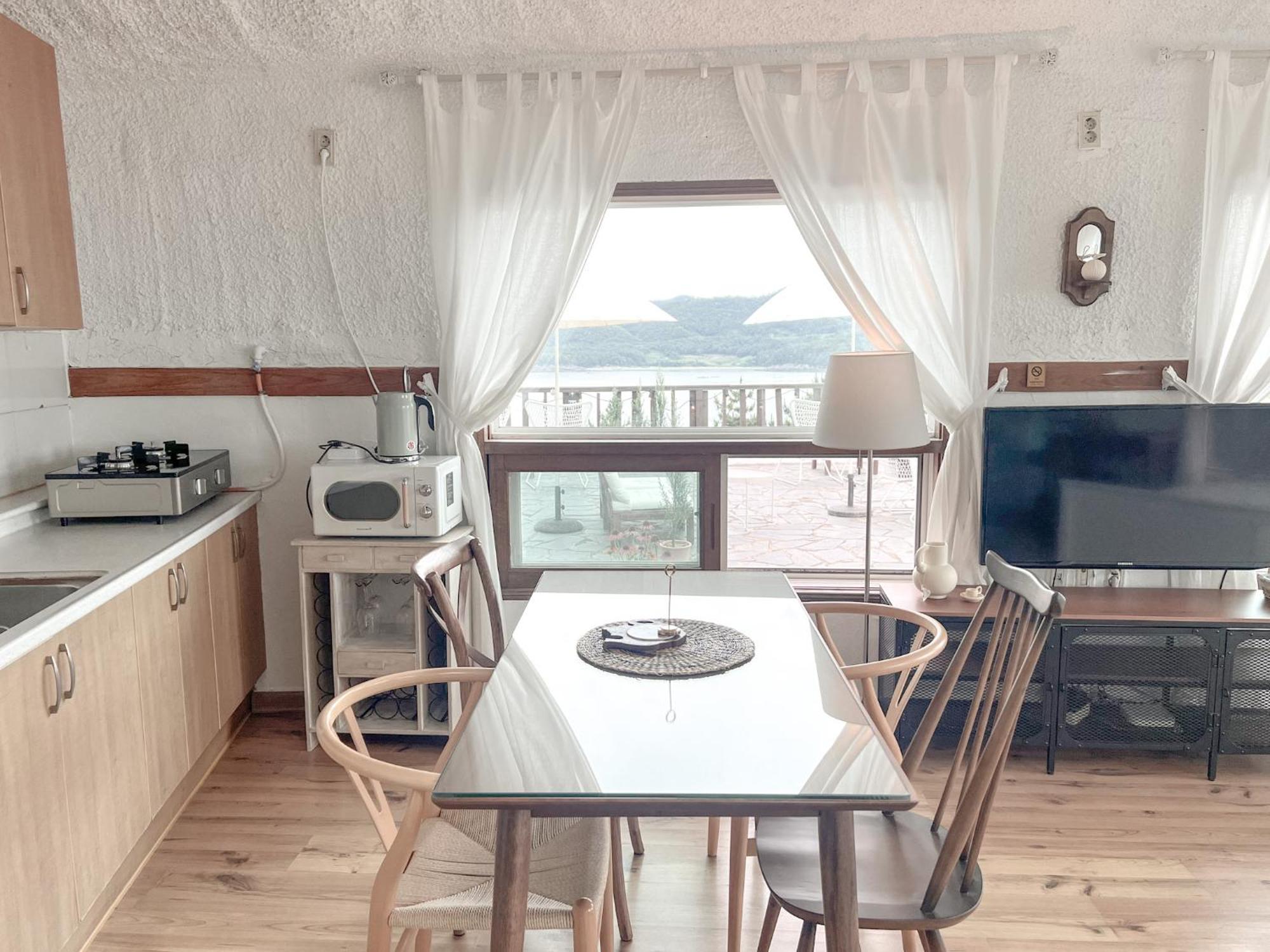 Country House Exclamation Mark & Comma Namhae Exterior foto