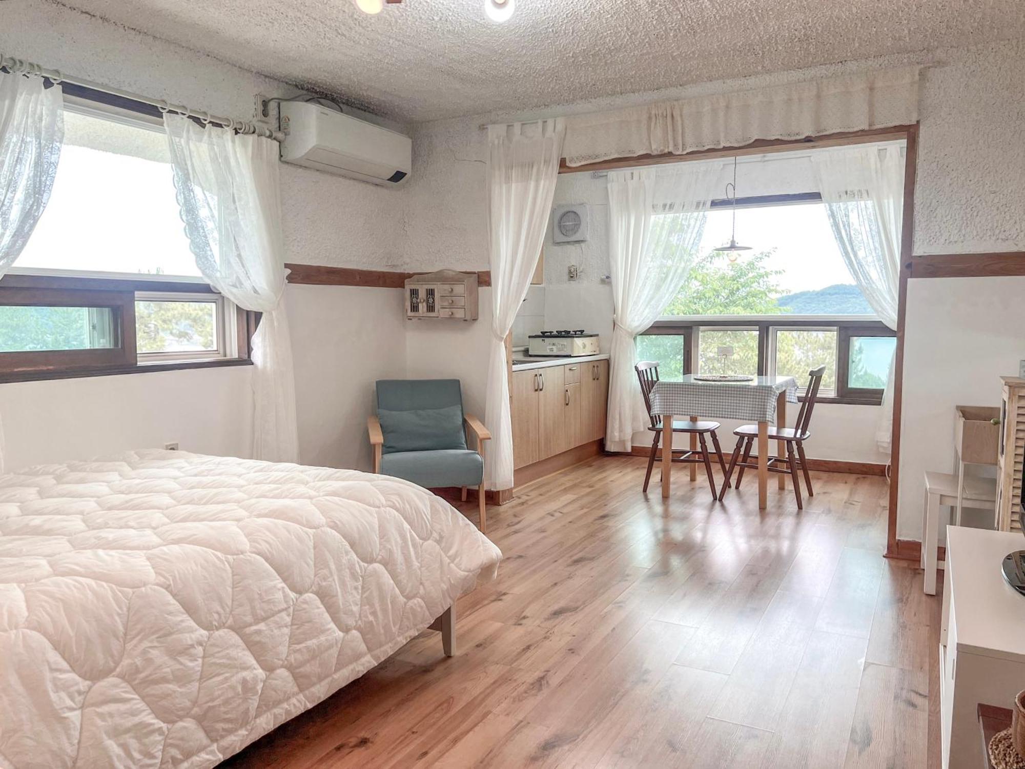 Country House Exclamation Mark & Comma Namhae Exterior foto
